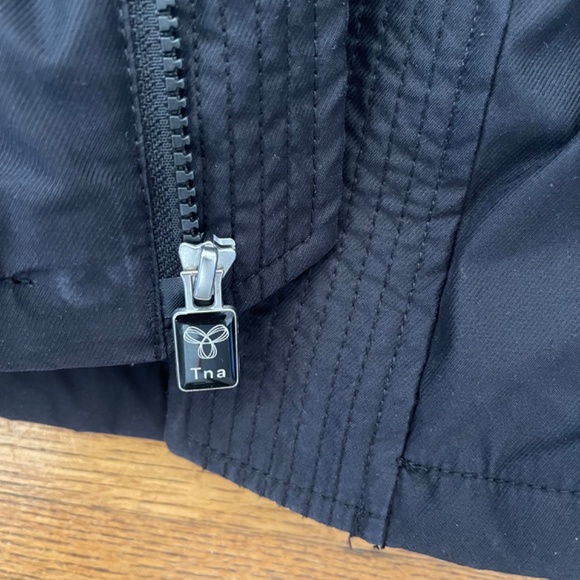 Aritzia TNA The Summit Short Down Black Parka Size XS - Picture 10 of 13